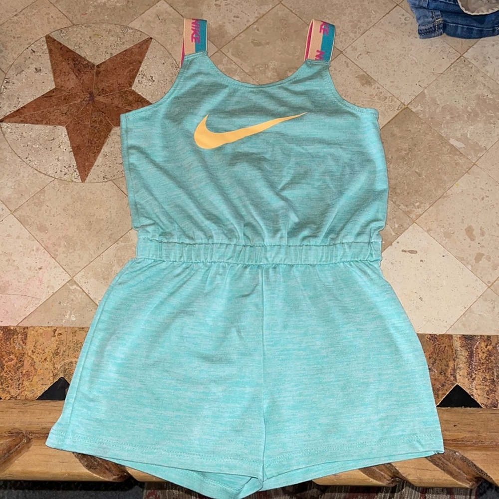 Girls size 4T Nike romper!